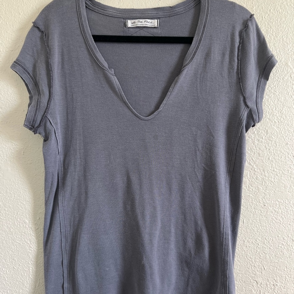 ⭐️Gray V-Neck Free People Top⭐️